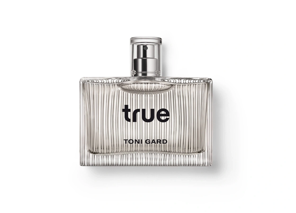 Parfümflasche mit dem Wort 'true' und dem Namen 'TONI GARD'
